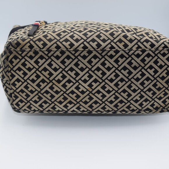 Tommy Hillfiger Purse and Wallet - Picture 7 of 16